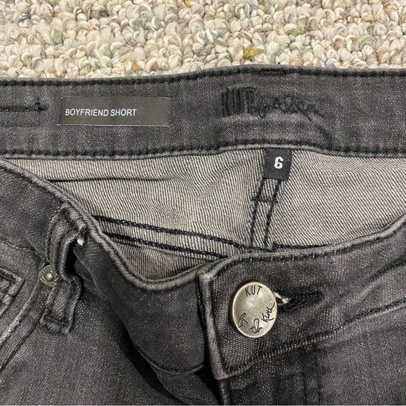 Kut from the Kloth Distressed Cuffed Denim Boyfriend Short dark gray Sz 6 - Picture 3 of 7